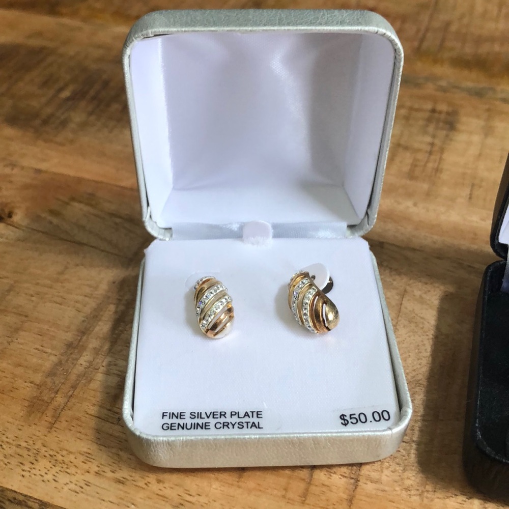 Earring Lot!! 4 pairs! - Picture 2 of 5